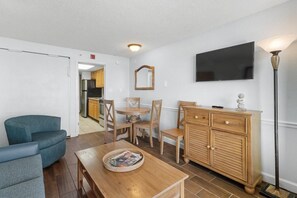 TV - Airy Oceanfront Suite with Breakfast 15th Floor (Myrtle Beach)