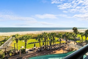 On the beach - Spacious Oceanfront Suite 3rd Flr W/Breakfast (Myrtle Beach)