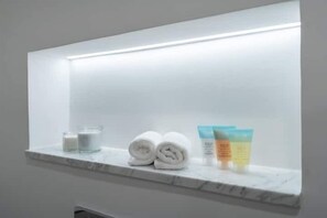 Luxury Apartment | Bathroom