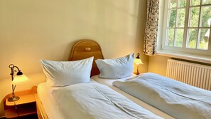 2 bedrooms, desk, free WiFi, bed sheets