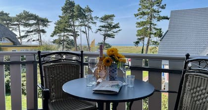 Landhausstil mit Blick vom Balkon auf die Ostsee