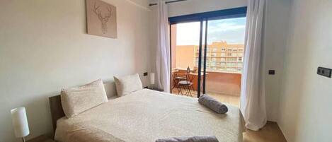 2 chambres, fer et planche à repasser, Wi-Fi, draps fournis