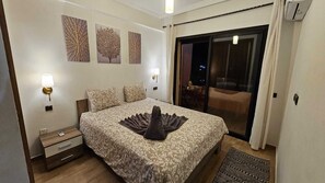 2 bedrooms, iron/ironing board, travel crib, free WiFi - Bitty Apartment in the heart of gueliz with swimming pool (Marrakech)