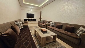 Smart TV - Bitty Apartment in the heart of gueliz with swimming pool (Marrakech)