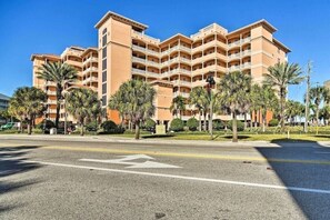 Exterior - Walk to Beach (8 min), Heated Pool, Hot Tub, Close to Attractions, Pool Table (Clearwater Beach)