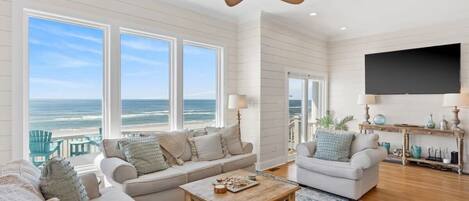 Fernseher, Bücher, Arbeitsbereiche