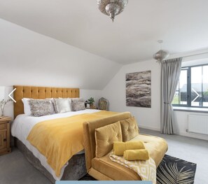 3 bedrooms, iron/ironing board, travel cot, WiFi - Stunning property in amazing location near harbour/beach! (Charlestown)