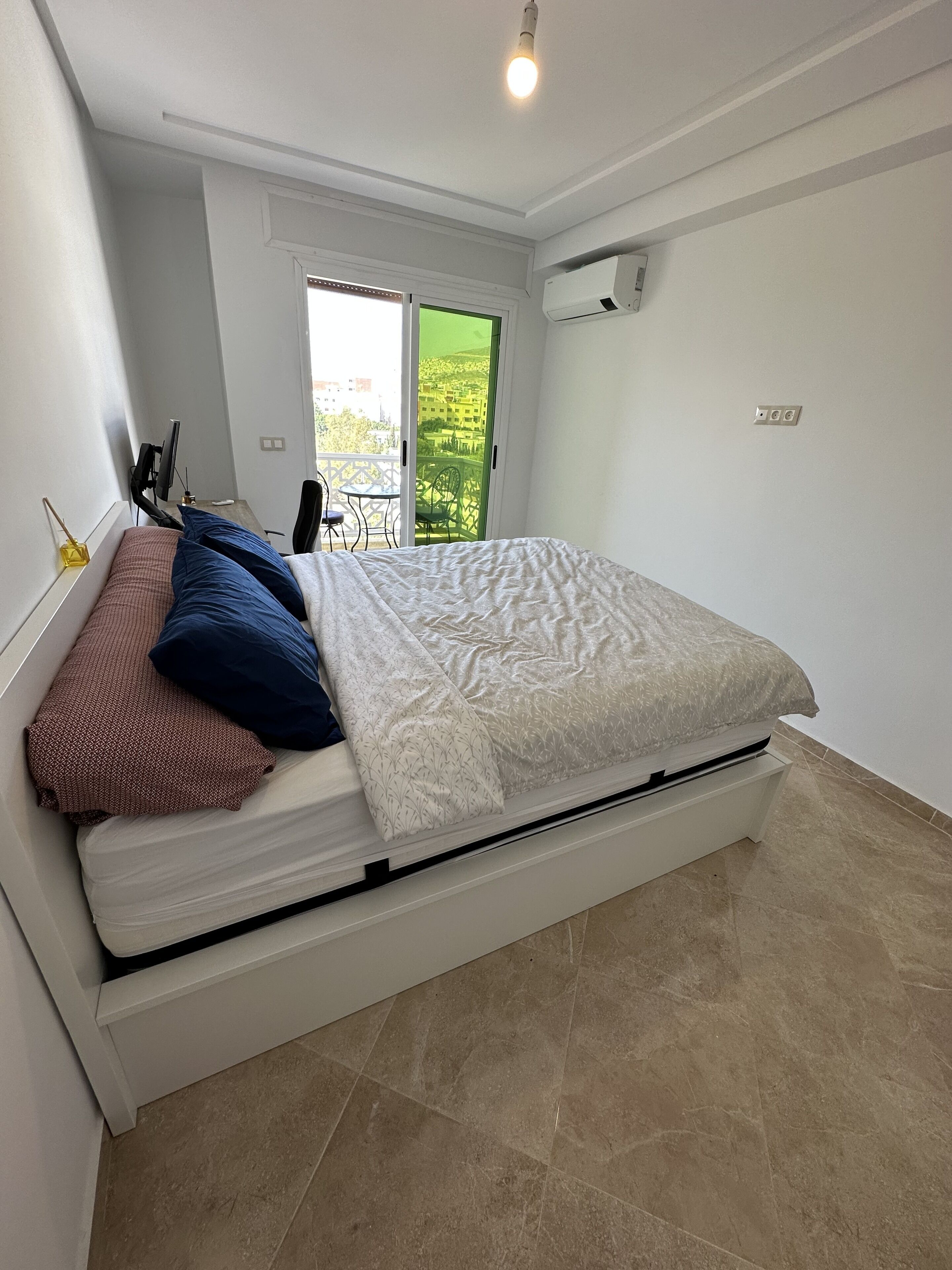 3 sovrum, skrivbord, strykjärn/strykbräda och resesäng