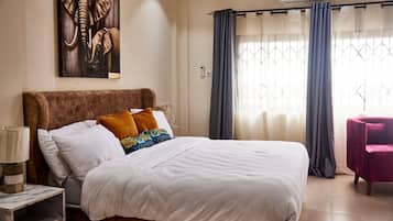 8 bedrooms, iron/ironing board, WiFi, bed sheets