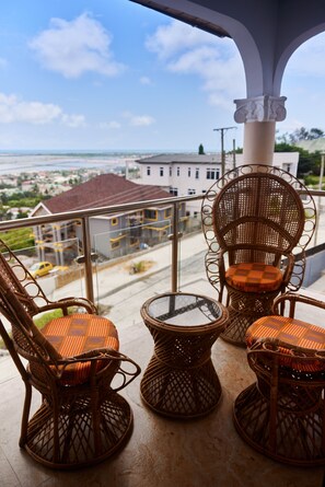 Property grounds - Enjoy a delightful stay in our Luxury 8 ensuite bedrooms with a stunning view (Accra)