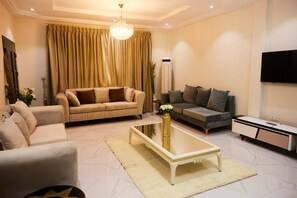 Smart TV - Enjoy a delightful stay in our Luxury 8 ensuite bedrooms with a stunning view (Accra)