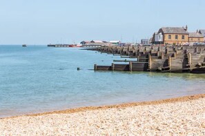 Apartment | Beach - Beautiful 2-bed Holiday Home (Whitstable)