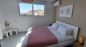 2 soverom, strykejern/-brett, wi-fi og sengetøy