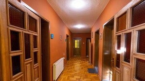 Interior entrance - Hostel Prishtina Backpackers (Pristina)