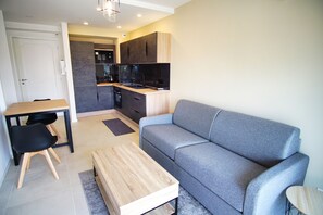 TV - Ref LACOUR Palmes d Or Properties (Cannes)