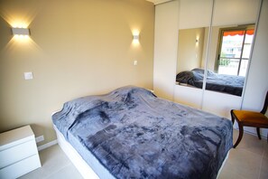 Iron/ironing board, free WiFi, bed sheets