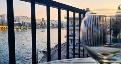 Vue sur la mer magnifique, 2 chambres, lits king-size, entiÚrement climatisé