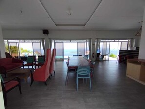 Interior - Exclusive Mountain Resort 25pax- Pool + Netflix + HBO + Videoke + WiFi (Oslob)