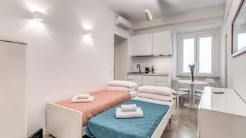 1 Schlafzimmer, BĂŒgeleisen/BĂŒgelbrett, WLAN, BettwĂ€sche