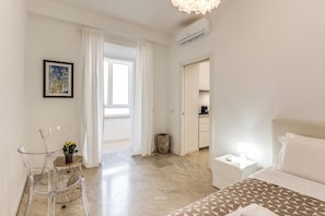 1 habitación, tabla de planchar con plancha, wifi y ropa de cama