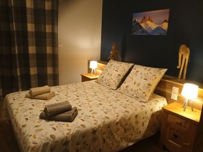 2 bedrooms, iron/ironing board, travel cot, free WiFi