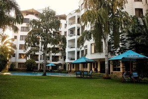 Exterior - Lux Suites Impala Holiday Apartments (Mombasa)