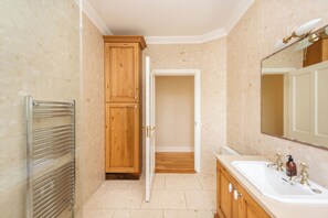 Villa | Bathroom