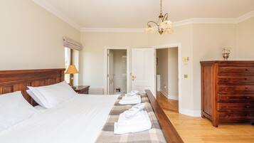Villa | 5 bedrooms, free WiFi, bed sheets