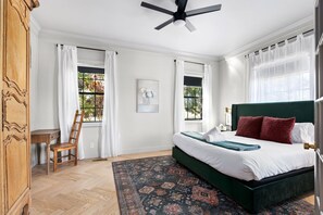 7 bedrooms, desk, iron/ironing board, WiFi - Luxury Retreat Hot Tub, Fire Pit, Pool  GameRoom (Manor)