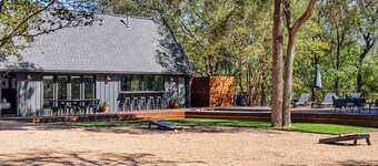 Luxury Retreat Hot Tub, Fire Pit, Pool GameRoom