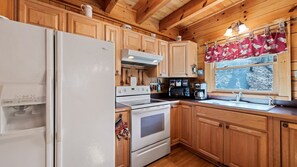 Fridge, microwave, oven, stovetop - Little Wolf Cabin: Cozy Log Cabin Retreat Amidst Wooded Bliss (Maggie Valley)