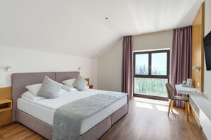 Classic Room | Desk, blackout drapes, soundproofing, iron/ironing board - Cardoner Hotel and Conference Centre (Pilisszentkereszt)