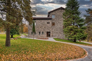 Front of property - Cardoner Hotel and Conference Centre (Pilisszentkereszt)