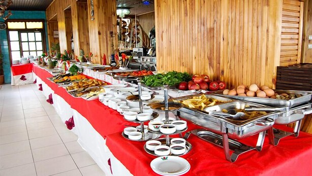 Café da manhã com buffet grátis todos os dias