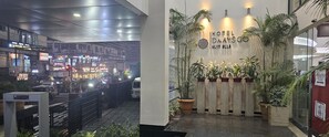 Pintu masuk hartanah