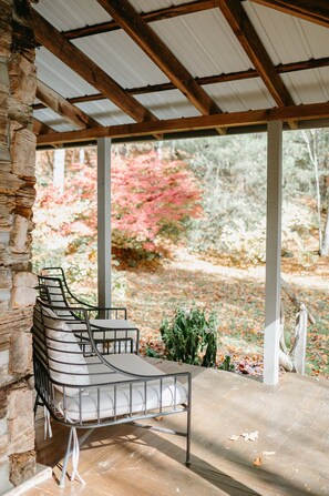 Terrace/patio - Gilmer Lodge -- secluded original log cabin, minutes from town! (Highlands)