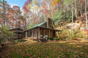 Exterior - Gilmer Lodge -- secluded original log cabin, minutes from town! (Highlands)