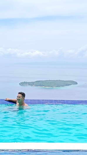 Outdoor pool - SCIA Hills Resort - Exclusive Resort + Pool + Wifi + HBO + Netflix (Oslob)