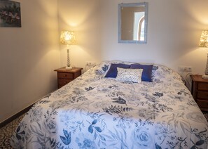 3 عدّ ة غرف نوم ومكواة/لوح كي وسرير سفر وواي فاي مجانًا