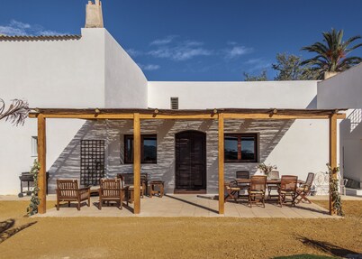 Tranquil Rural Villa 3 beds 2 baths Private Pool, great views, close to the sea