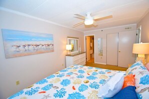 2 bedrooms, free WiFi - Surfwood 203 2 Bedroom Condo by RedAwning (Ocean City)