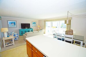 Private kitchen - Surfwood 203 2 Bedroom Condo by RedAwning (Ocean City)