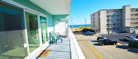 Condo, 2 Bedrooms | Property grounds