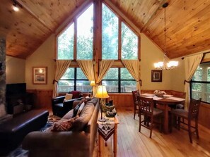 Smart TV, fireplace - Firefly Cabin King Bed Hot Tub Private  (Bryson City)