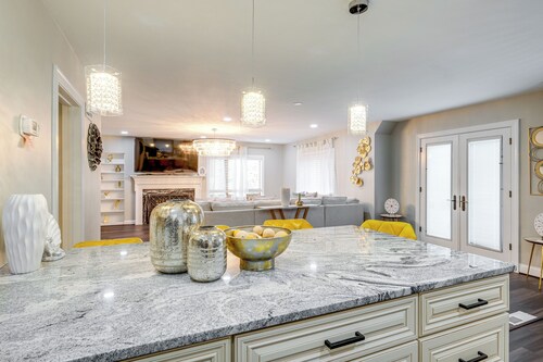 Silver Springs Home: Walk to Downtown!