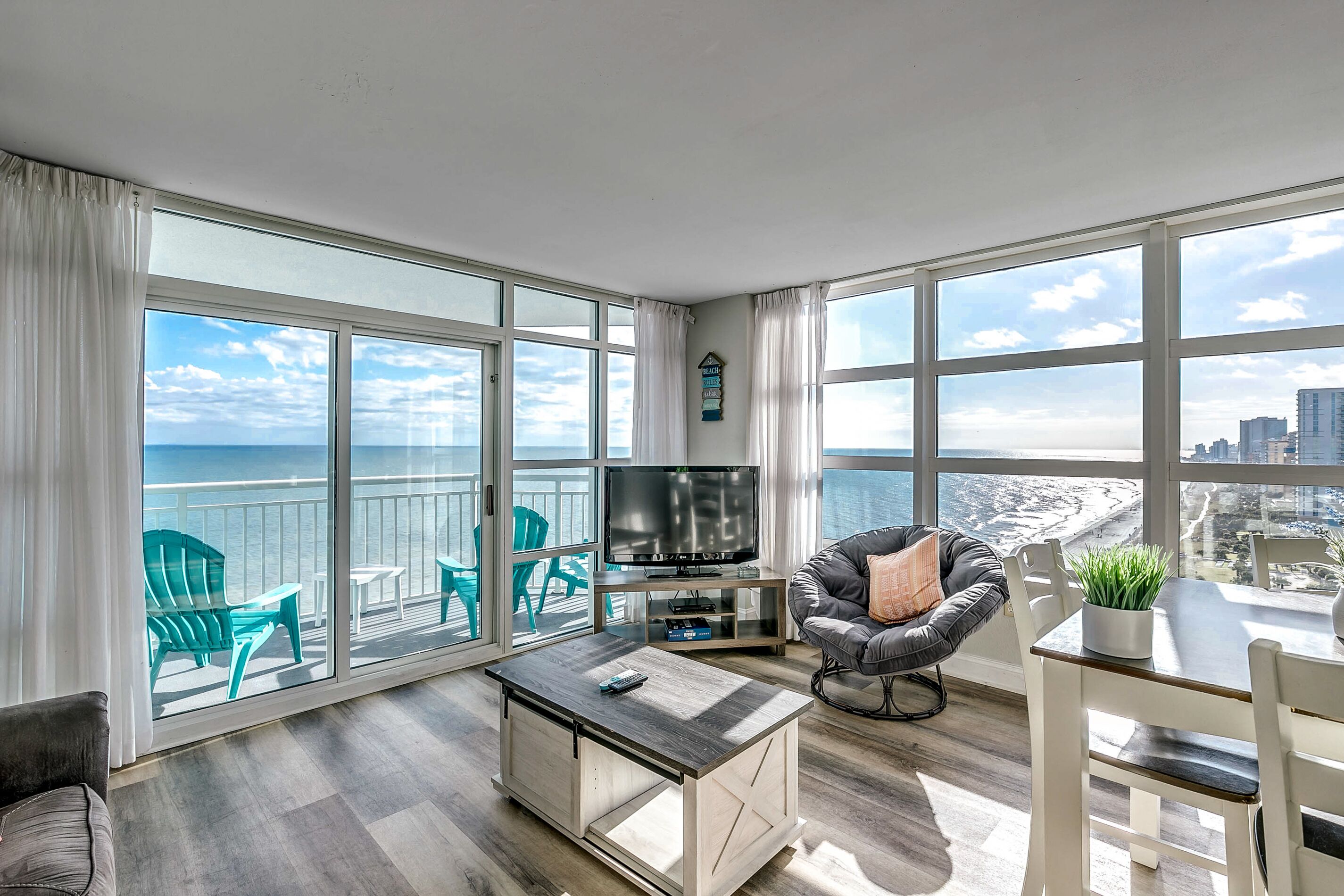 Breathtaking Oceanfront 2/2 w/ Panoramic Ocean Views!