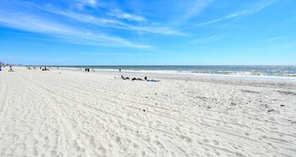 Breathtaking Oceanfront 2/2 w/ Panoramic Ocean Views!