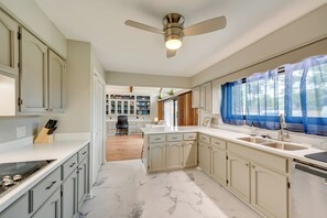 Interior - Lovely Goldsboro Home w/ Yard & Grill! (Goldsboro)