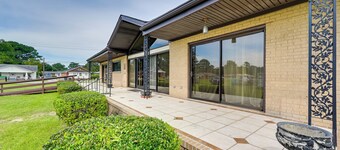 골즈보로의 사랑스러운 집 w/야드 & 그릴!