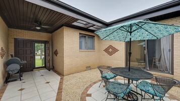 House (4 Bedrooms) | Front of property